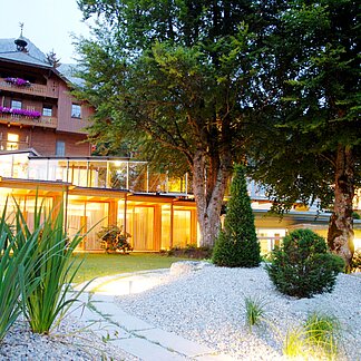 Ramsauhof beautiful garden photo illuminated Ramsauhof beautiful garden photo illuminated