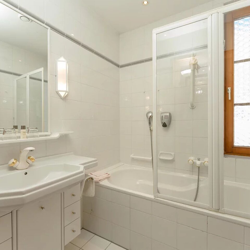 Ramsauhof double room Sinabell bathroom © Christine Höflehner