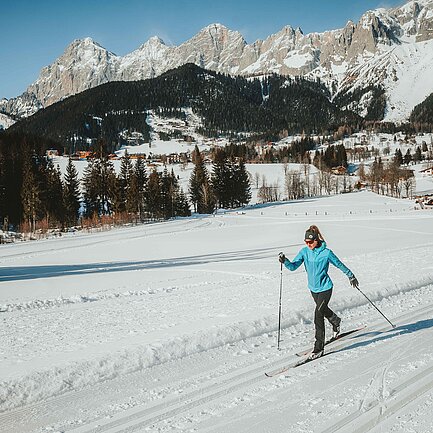 Cross-country skiing in Ramsau am Dachstein with Dachstein panorama